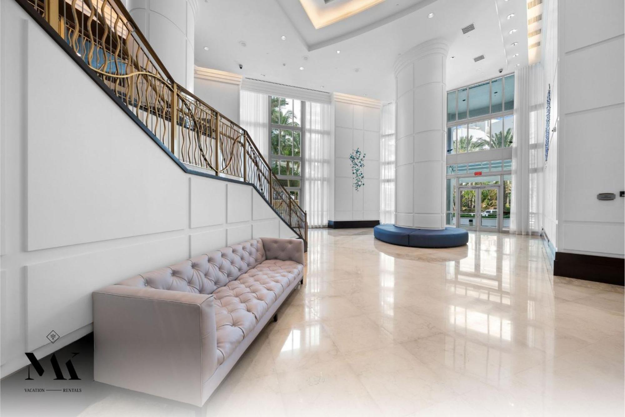 Fontainebleau Resort Ocean Plus Bay View W Balcony - Miami Beach — Photos 2